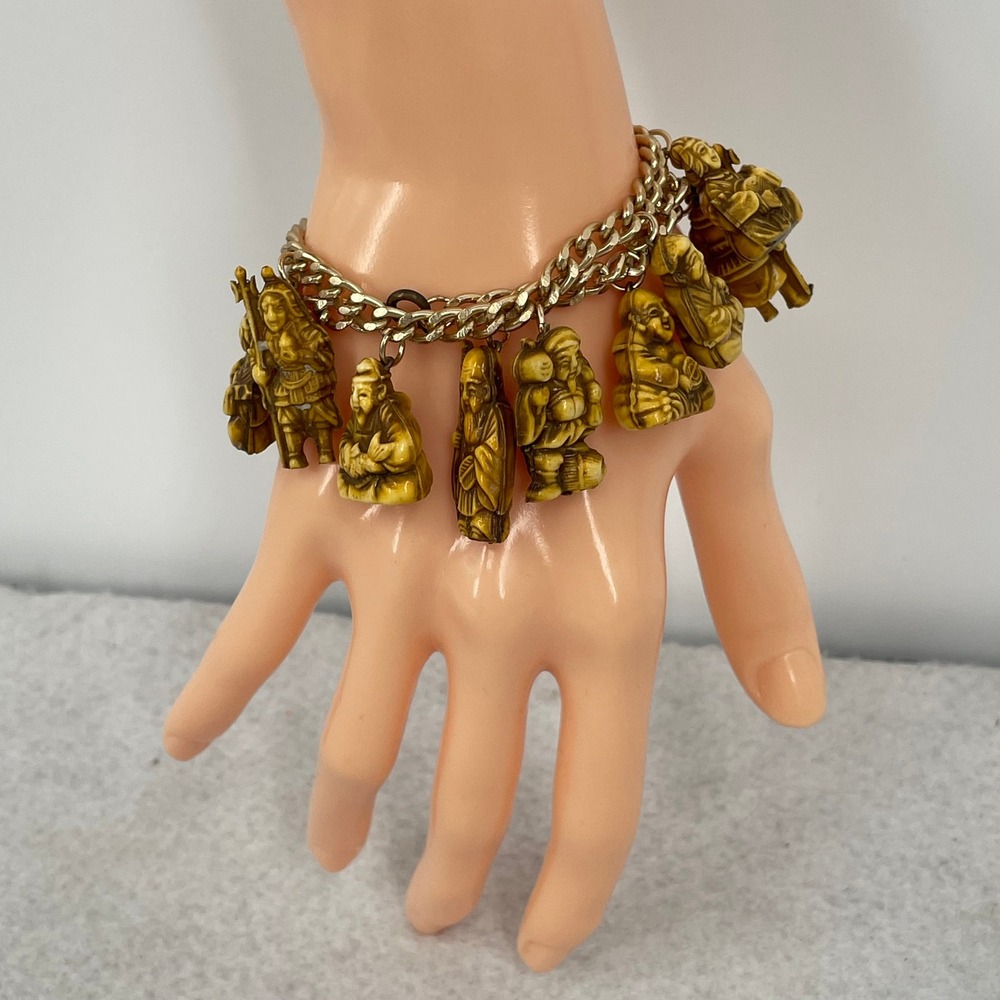 Vintage Seven Lucky Gods Charm Bracelet Gold Tone Japanese Shichifukujin Resin